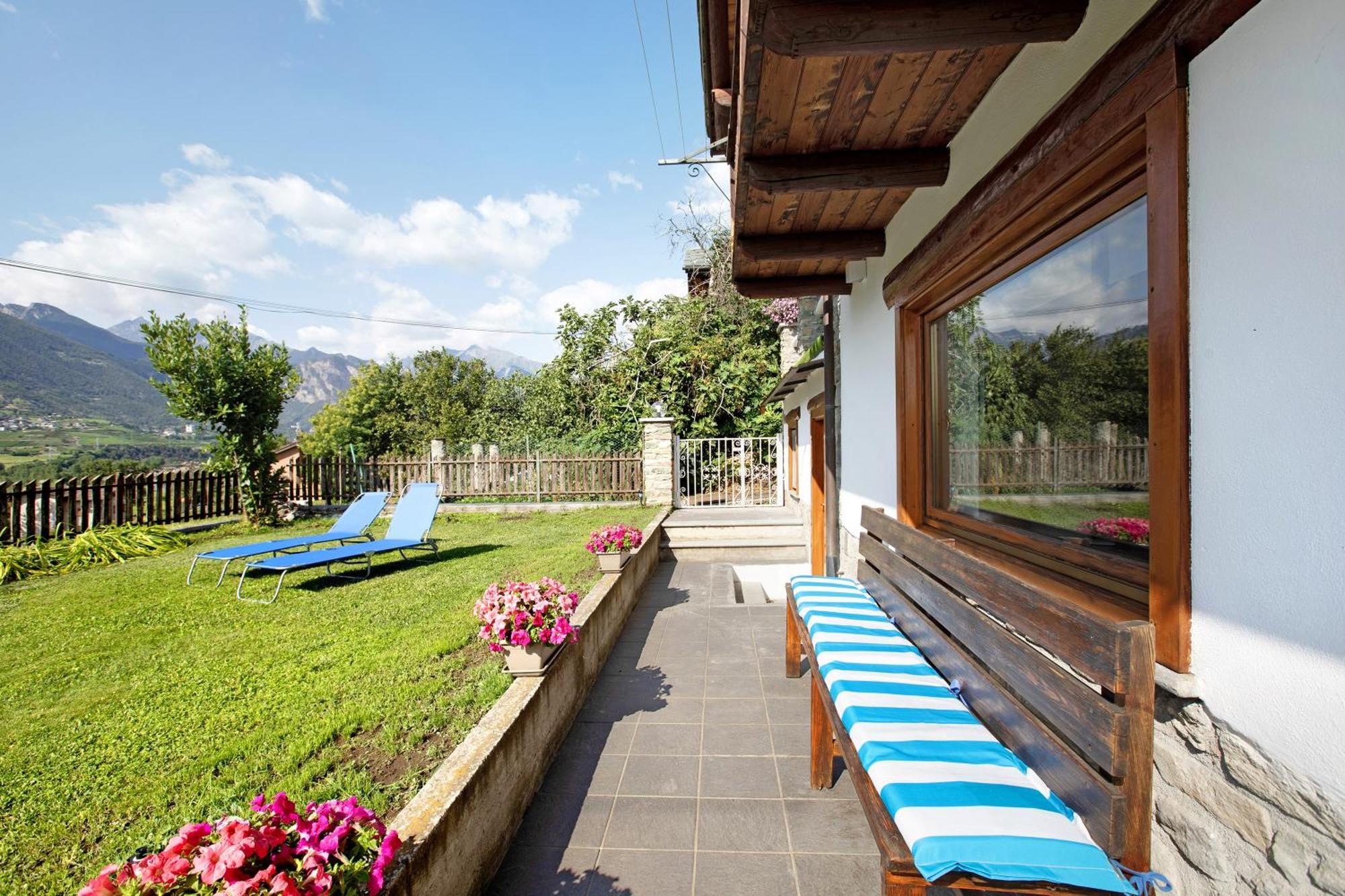 Casa Sabrina - Appartamento Blu Aosta Eksteriør bilde